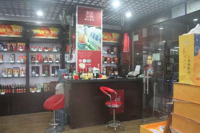 死而不僵的生意 小鎮(zhèn)煙酒店為何越開越多？背后的生存密碼大揭秘